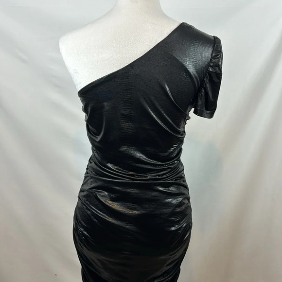 Lulu's It's Your Night Black Metallic one Shoulder Ruched Bodycon Dress Size M - Picture 9 of 12